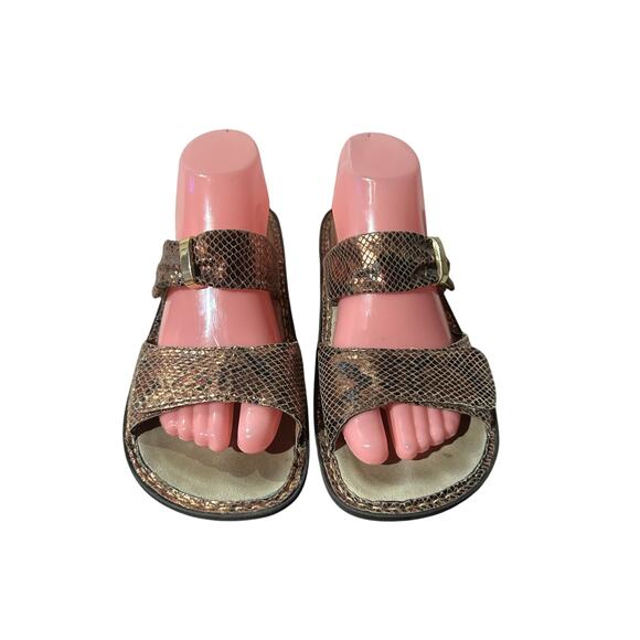 Women's Alegria Gold Faux Snakeskin Slip On Sandal Slide Size 40 US 9 Pre Owned - Picture 2 of 6